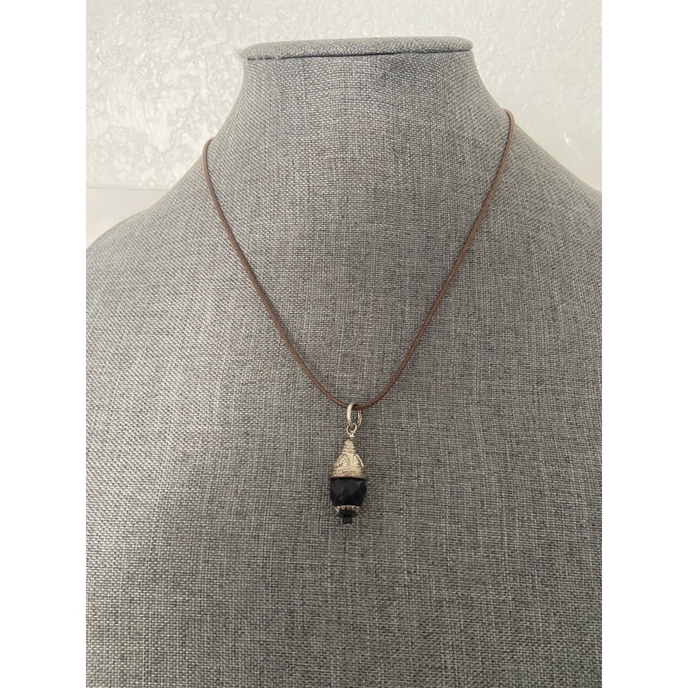 Stylish black bead pendant necklace